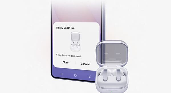 Galaxy z oknem „Nowe urządzenie”; po prawej Buds4 Pro w otwartym etui, gotowe do szybkiego połączenia. Na obrazie widoczny jest smartfon z wyświetlonym komunikatem \'Galaxy Buds4 Pro A new device has been found. Close Connect\' oraz otwarte etui z bezprzewodowymi słuchawkami.