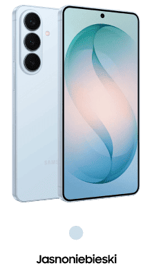 Packshot Galaxy S26+ w kolorze jasnoniebieskim Smartfon z trzema aparatami z tyłu i dużym ekranem z cienkimi ramkami z przodu. Pod spodem widoczny jest napis \'Jasnoniebieski\'.