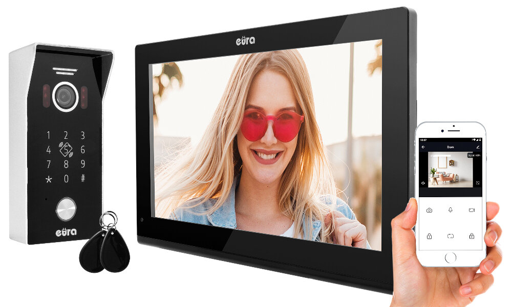 Na obrazie widoczny jest wideodomofon z ekranem, na którym wyświetla się uśmiechnięta kobieta w czerwonych okularach. Obok znajduje się smartfon z aplikacją oraz panel z przyciskami numerycznymi i logo \'eura\'.