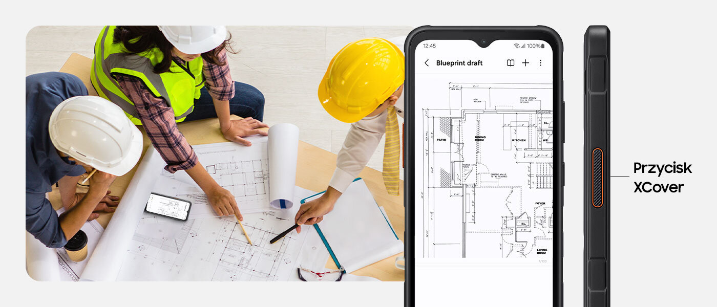 Trzy osoby w kaskach przeglądają plany architektoniczne na stole, obok leży smartfon. Obok widoczny jest smartfon z wyświetlonym rysunkiem technicznym i opisem \'Przycisk XCover\'.