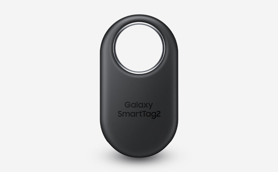 Czarny lokalizator z napisem \'Galaxy SmartTag2\' i otworem na jednym końcu.