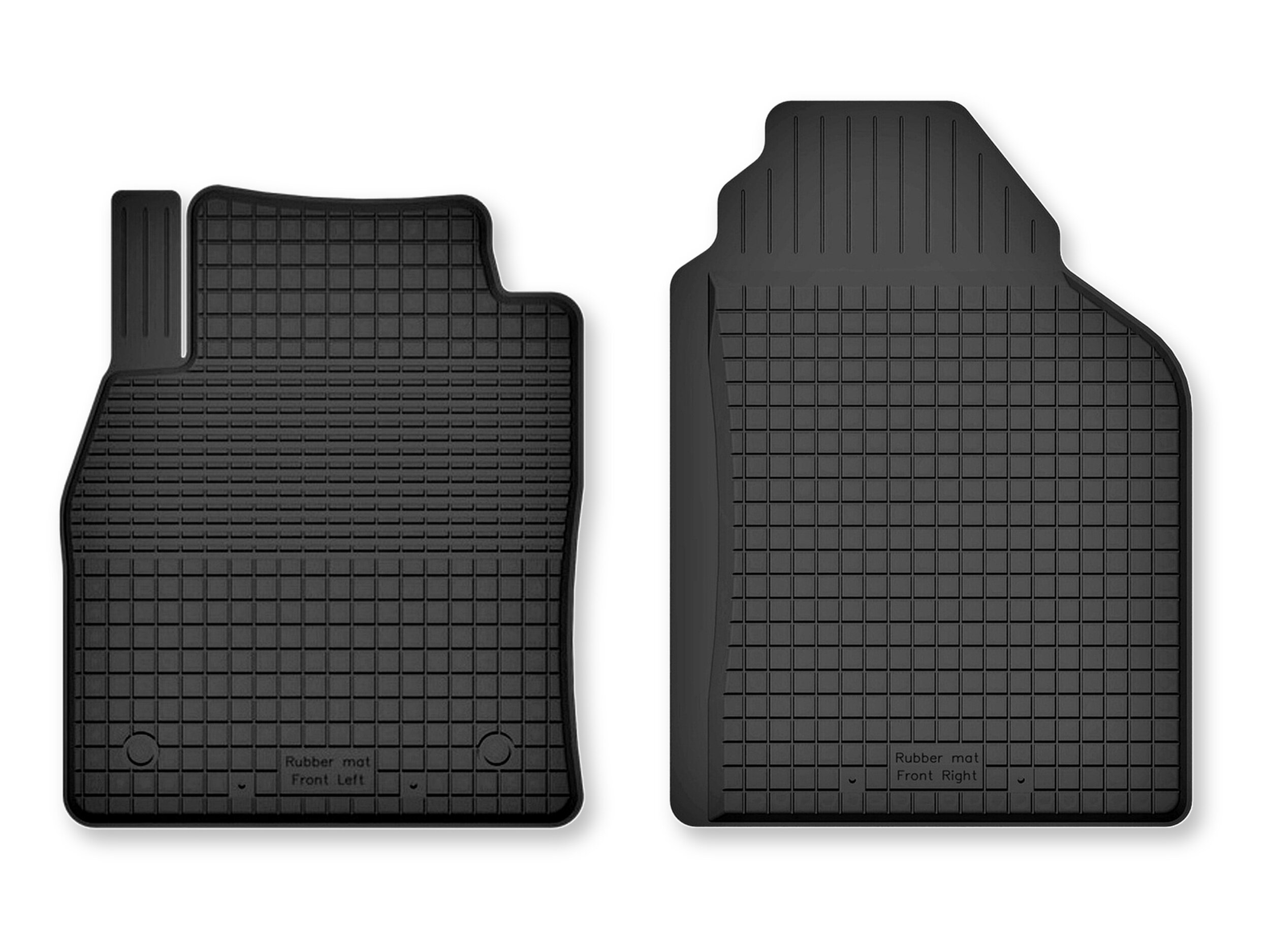 Dwa czarne gumowe dywaniki samochodowe z korytkowym wzorem, oznaczone jako \'Rubber mat Front Left\' i \'Rubber mat Front Right\'.