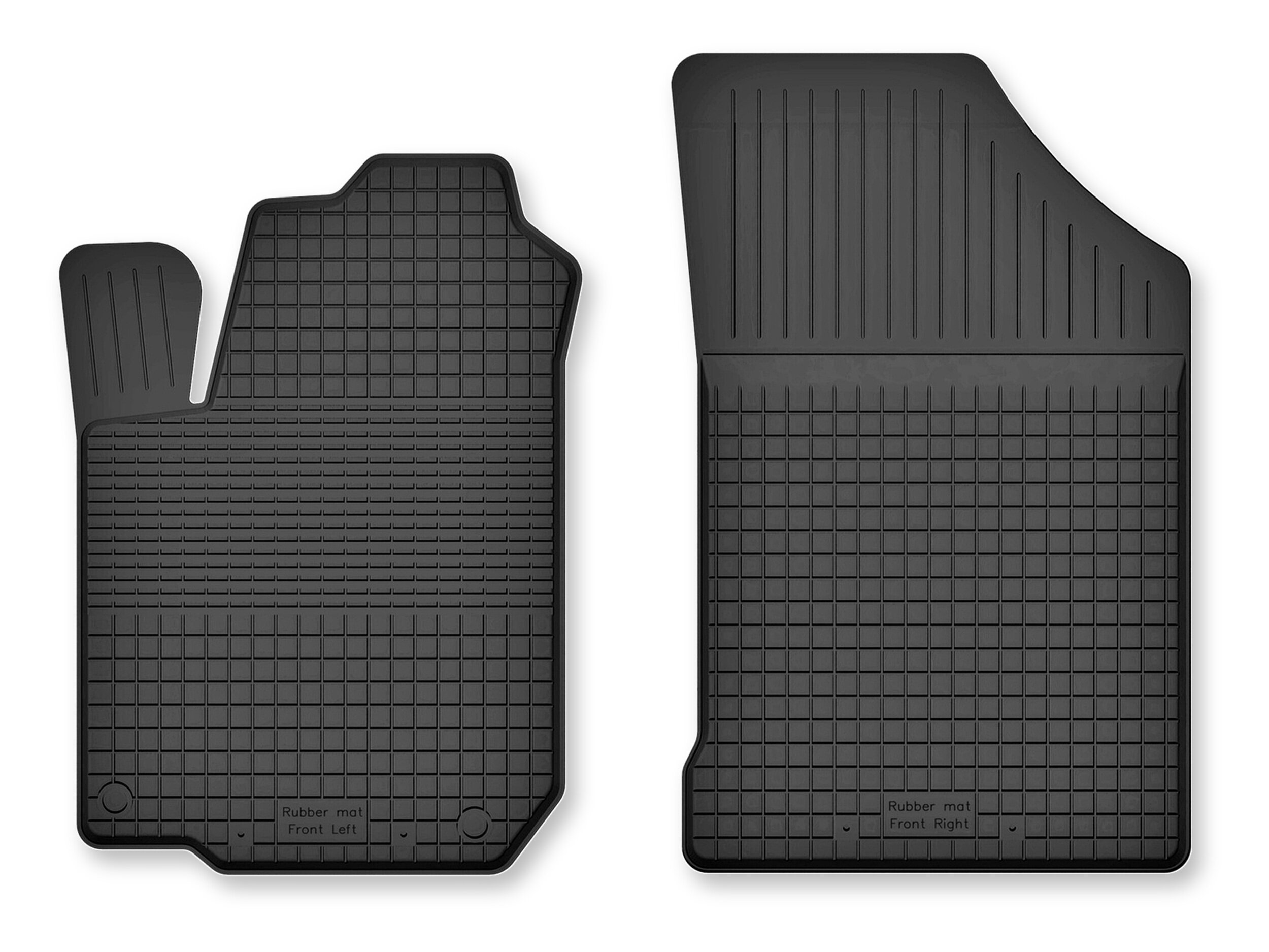 Dwa czarne gumowe dywaniki samochodowe o korytkowej strukturze, z oznaczeniami \'Rubber mat front left\' i \'Rubber mat front right\'.