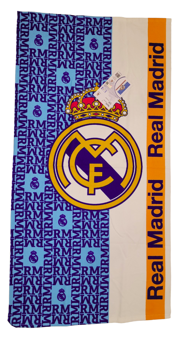 Ręcznik w barwach Real Madrid z dużym herbem klubu na środku. Po prawej stronie znajduje się pomarańczowy pas z napisem \'Real Madrid\'.