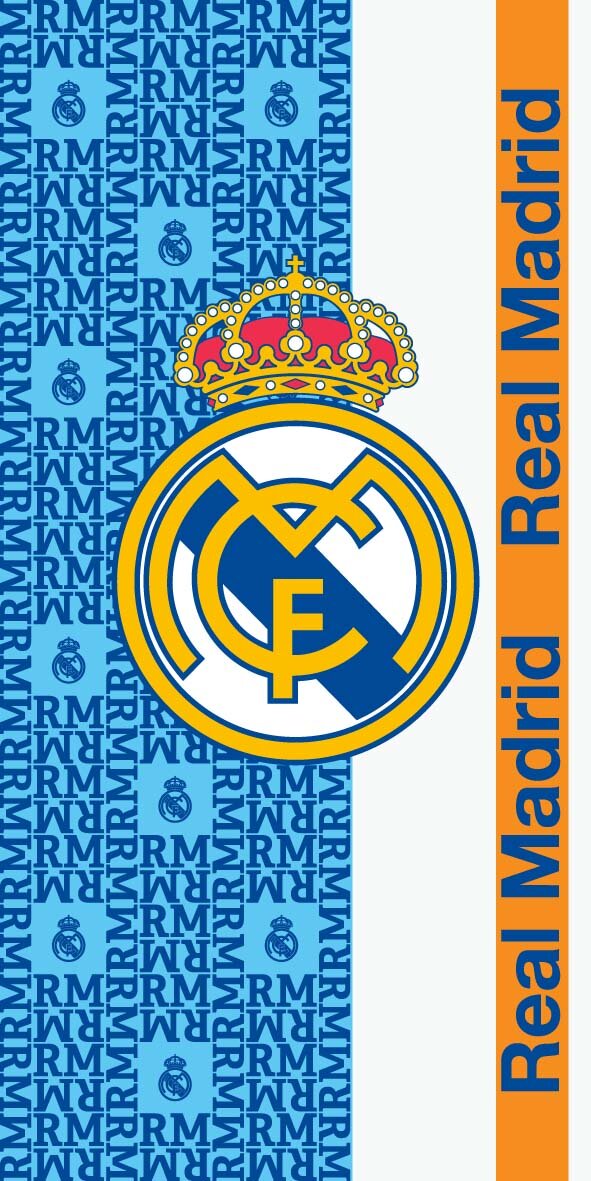 Ręcznik w barwach Real Madrid z dużym herbem klubu na niebieskim tle z powtarzającym się wzorem \'RM\'. Po prawej stronie znajduje się pomarańczowy pas z napisem \'Real Madrid\'.
