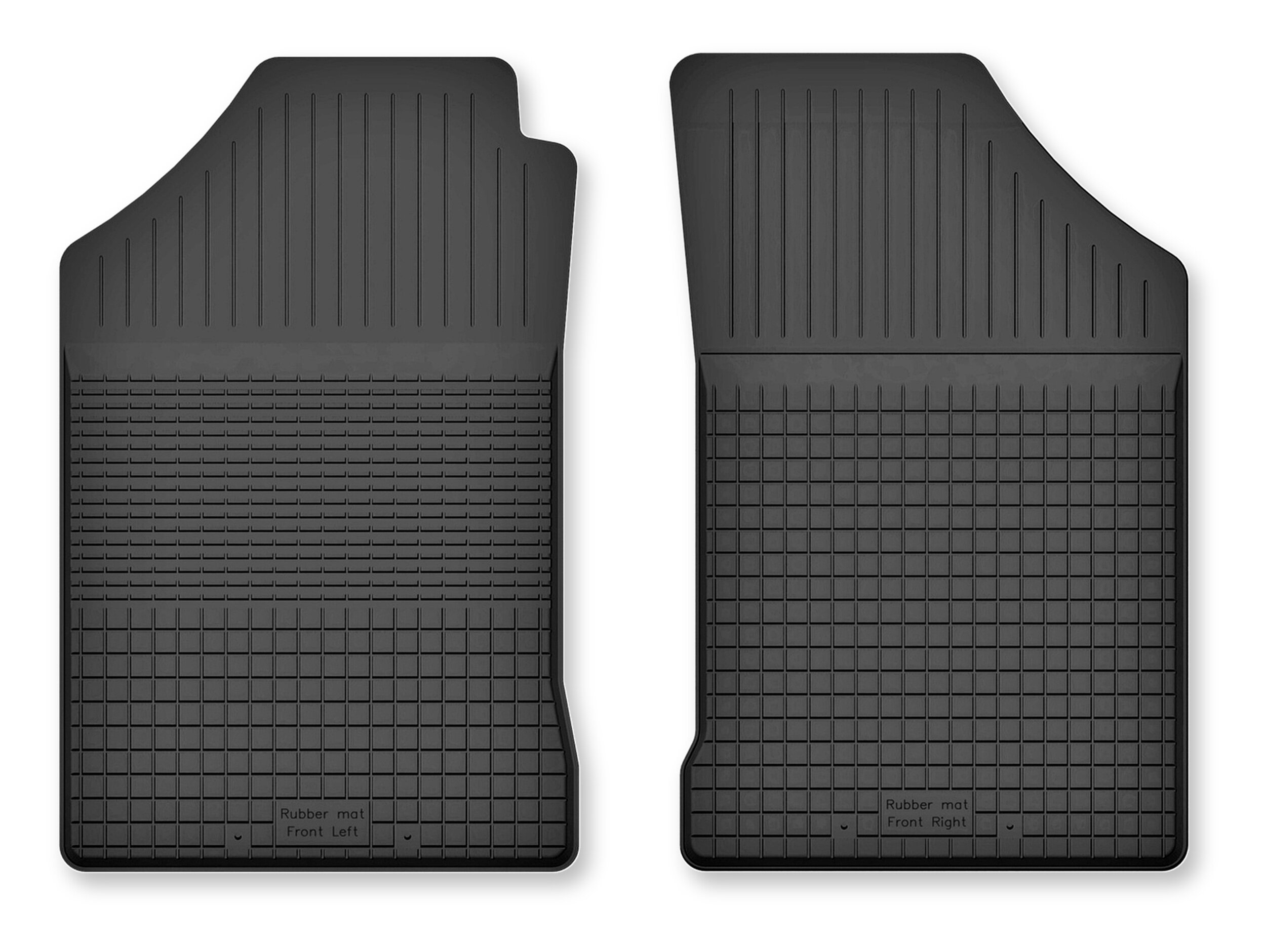 Dwa czarne gumowe dywaniki samochodowe z korytkowym wzorem, oznaczone jako \'Rubber mat Front Left\' i \'Rubber mat Front Right\'.