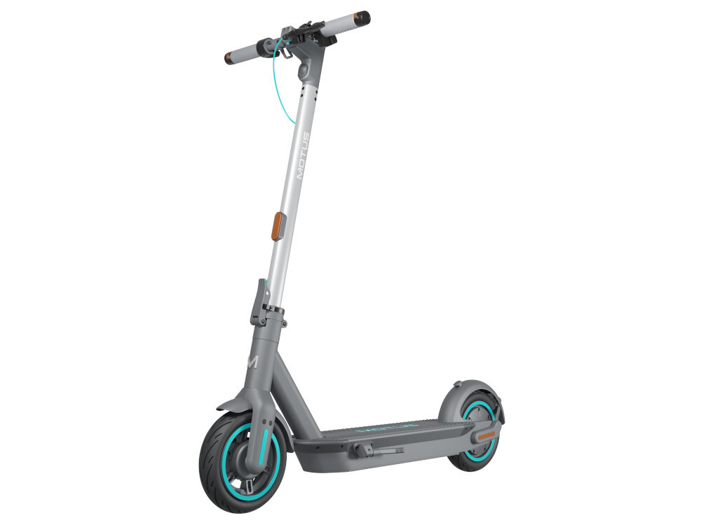 Szara hulajnoga elektryczna z dużymi kołami i widocznym napisem \'SCOOTY\' na kierownicy. Posiada turkusowe akcenty na kołach i przewodzie hamulcowym.