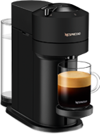 Czarny ekspres do kawy z filiżanką pełną kawy z pianką. Na urządzeniu widoczne jest logo \'Nespresso\'.