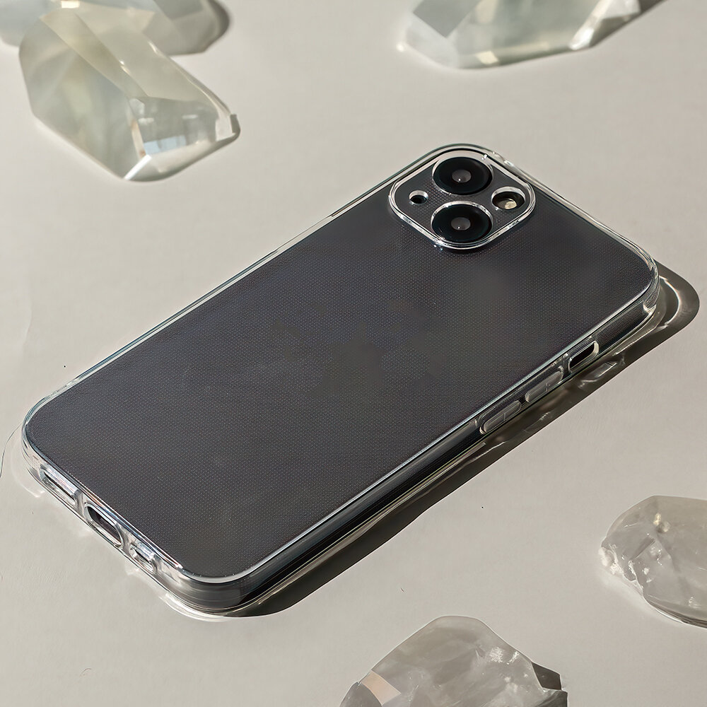 Na obrazie widoczny jest przezroczysty futerał na smartfon z dwoma dużymi otworami na aparaty. W tle znajdują się przezroczyste, kryształowe elementy.