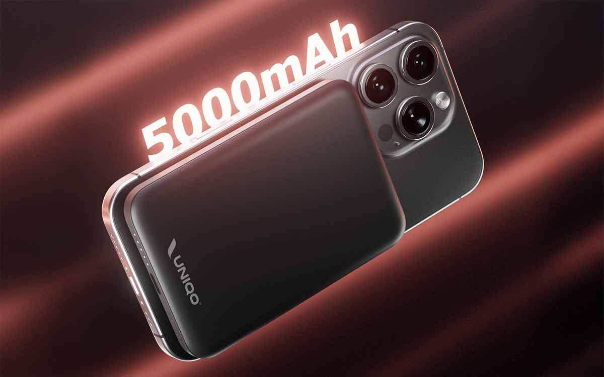 Na obrazie widoczny jest czarny powerbank z logo \'UNIQO\' przylegający do smartfona. Nad urządzeniem unosi się napis \'5000mAh\'.