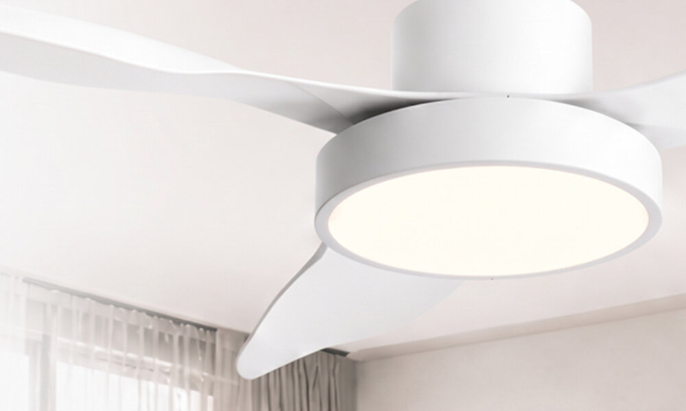 Wentylator EXTRALINK Aero Breeze 47 Smart WiFi zdjęcie lifestyle Wentylator i lampa w jednym  Średnica 47 cali