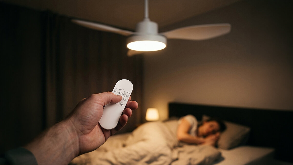 Wentylator EXTRALINK Aero Breeze 47 Smart WiFi zdjęcie lifestyle pilot