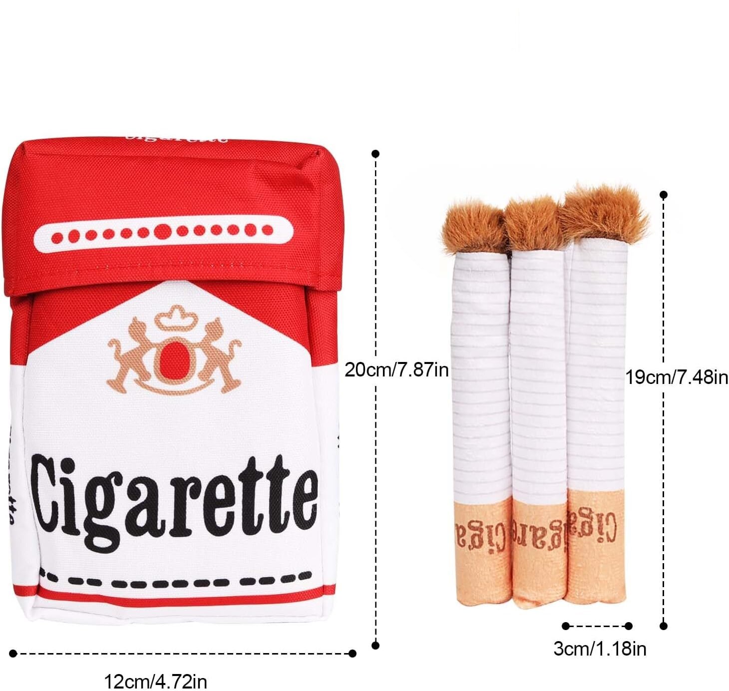 Na obrazie widoczna jest pluszowa zabawka w kształcie paczki papierosów z napisem \'Cigarette\' oraz trzy pluszowe cygaretki. Wymiary paczki to 20 cm wysokości i 12 cm szerokości, a cygaretek 19 cm wysokości i 3 cm średnicy.