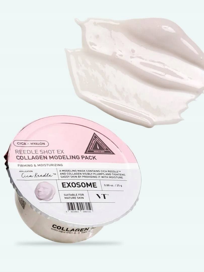 Na obrazie widoczny jest produkt kosmetyczny w okrągłym opakowaniu z etykietą o treści: \'CICA X HYALON REEDLE SHOT EX COLLAGEN MODELING PACK\'. Obok znajduje się próbka białej, kremowej substancji.