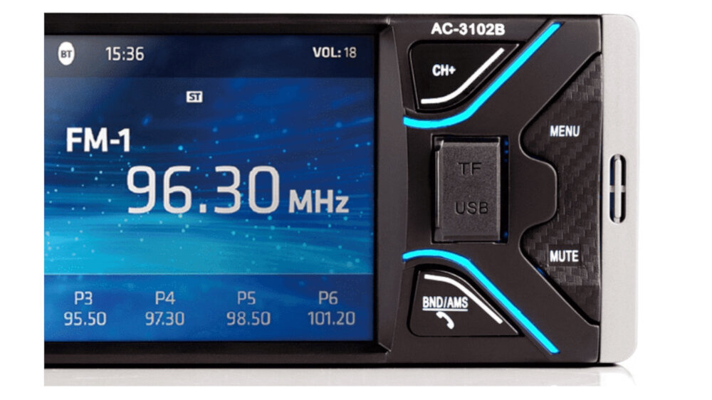 Radio samochodowe z wyświetlaczem pokazującym częstotliwość 96.30 MHz oraz przyciski funkcyjne z oznaczeniami CH+, MENU, MUTE, TF, USB i BND/AMS. Widoczne oznaczenie modelu AC-3102B oraz wskaźnik Bluetooth i poziomu głośności VOL: 18.