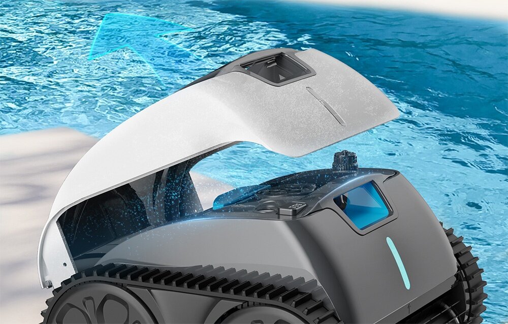 Robot do czyszczenia basenów z otwartą pokrywą, widoczny na tle wody basenowej. Urządzenie ma gąsienicowe koła i nowoczesny design.