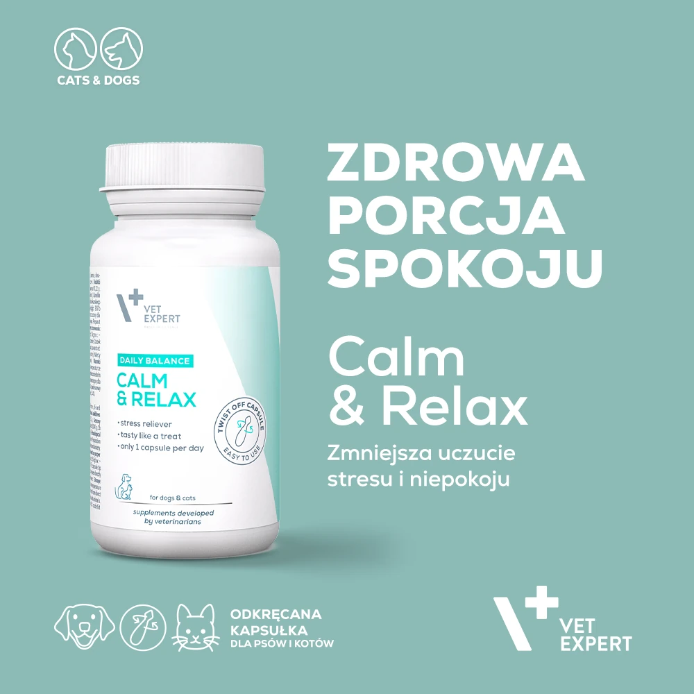 Na obrazie widoczna jest biała butelka z napisem \'Vet Expert Daily Balance Calm & Relax\', obok której znajduje się tekst \'Zdrowa porcja spokoju Calm & Relax Zmniejsza uczucie stresu i niepokoju\'. W tle znajduje się logo \'Vet Expert\' oraz ikony przedstawiające psa i kota z napisem \'Cats & Dogs\'.