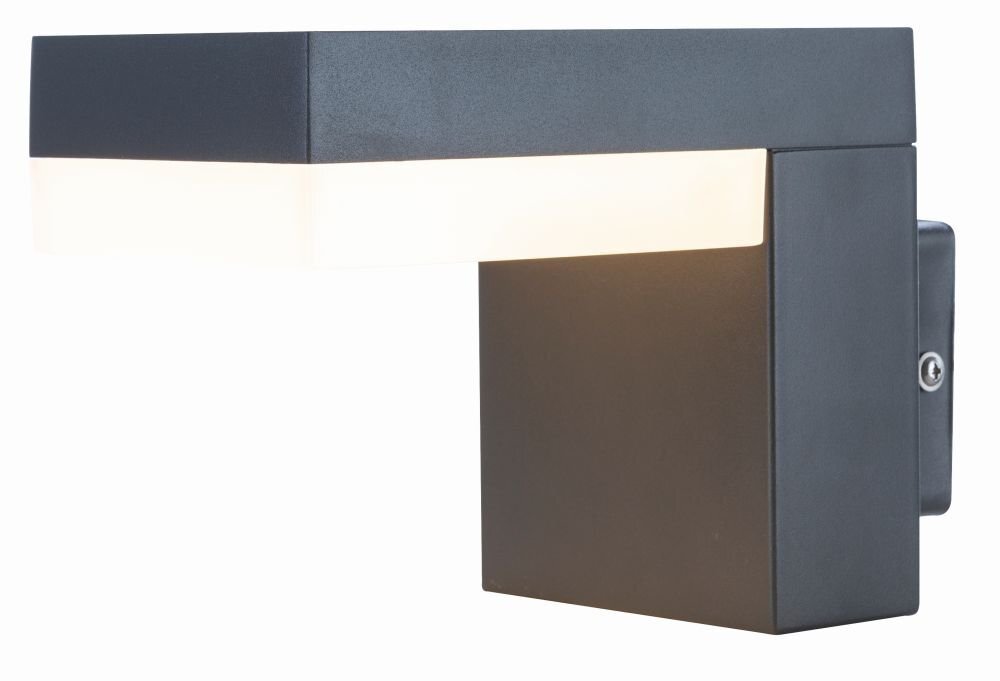 Na obrazie widoczny jest kinkiet zewnętrzny LED w kolorze antracytowym, o prostokątnym kształcie z jasnym panelem świetlnym. Kinkiet ma nowoczesny design i jest przymocowany do ściany za pomocą metalowego uchwytu.