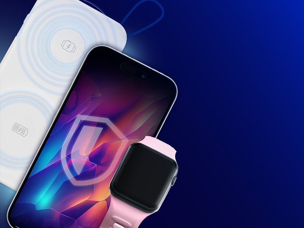 Na obrazie widoczny jest biały powerbank z niebieskimi okręgami i symbolami ładowania, obok którego znajduje się smartfon z kolorowym ekranem oraz różowy smartwatch. Tło jest ciemnoniebieskie.