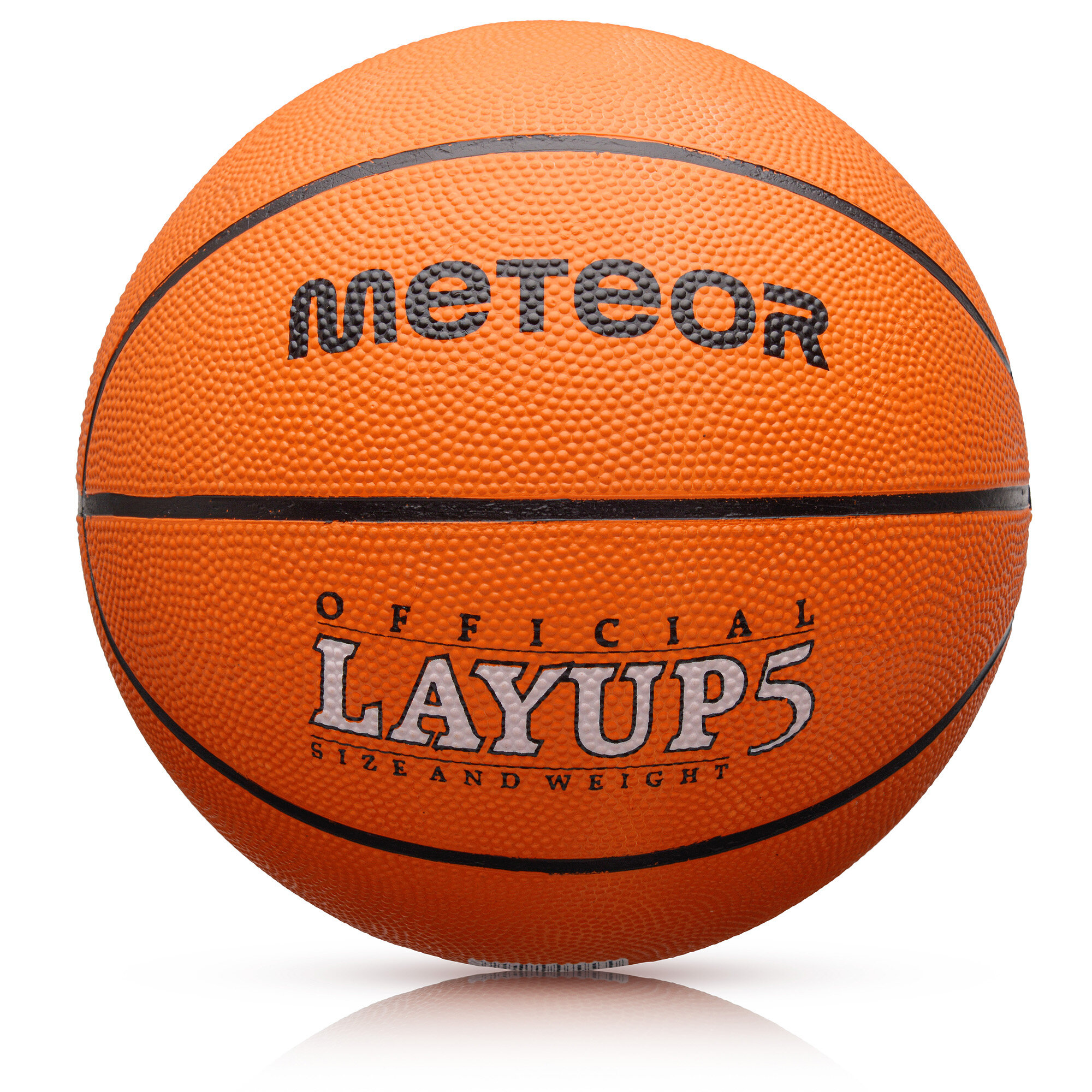 Pomarańczowa piłka do koszykówki z czarnymi napisami \'METEOR\' i \'OFFICIAL LAYUP5 SIZE AND WEIGHT\'.