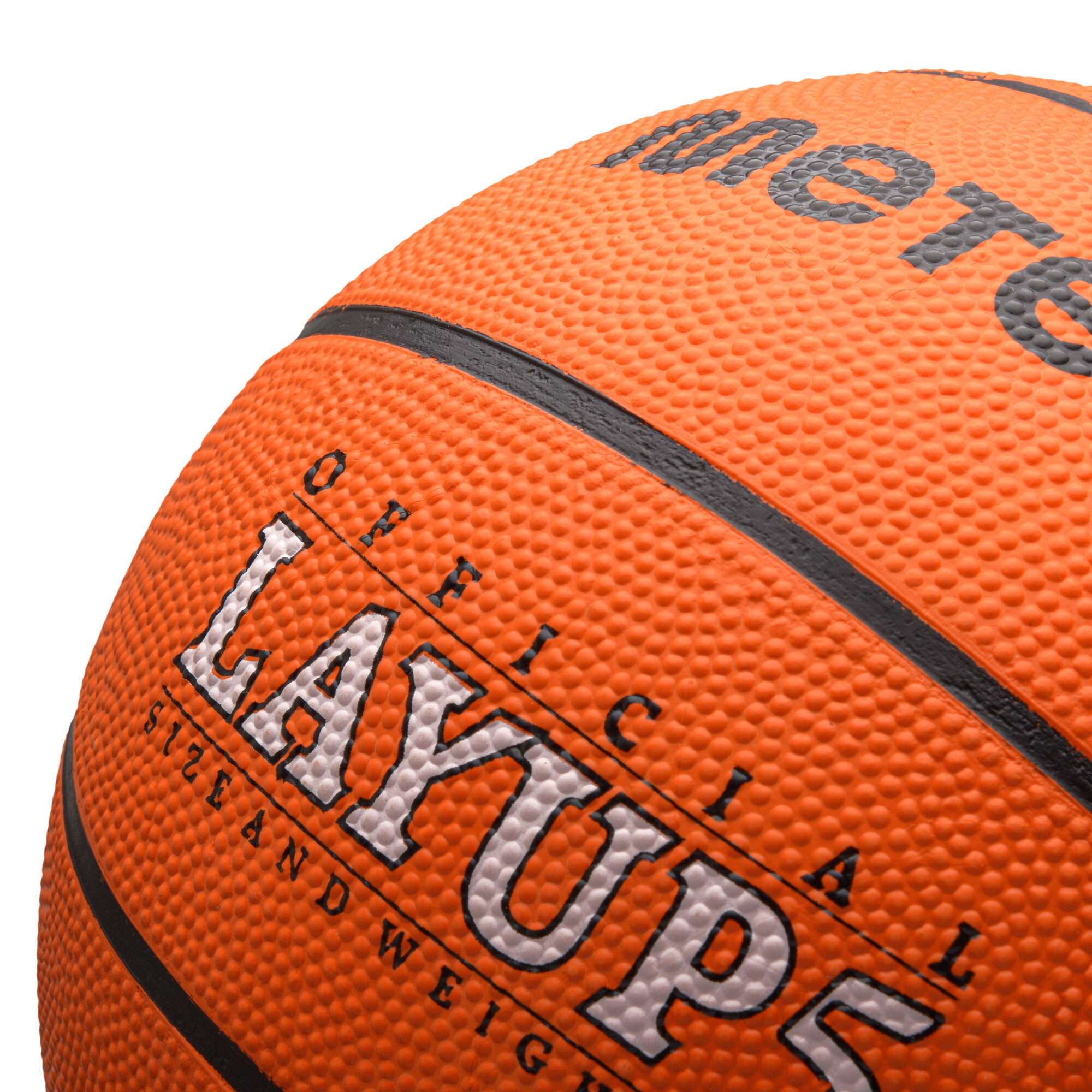 Pomarańczowa piłka do koszykówki z widocznym napisem \'OFFICIAL LAYUP SIZE AND WEIGHT\'.