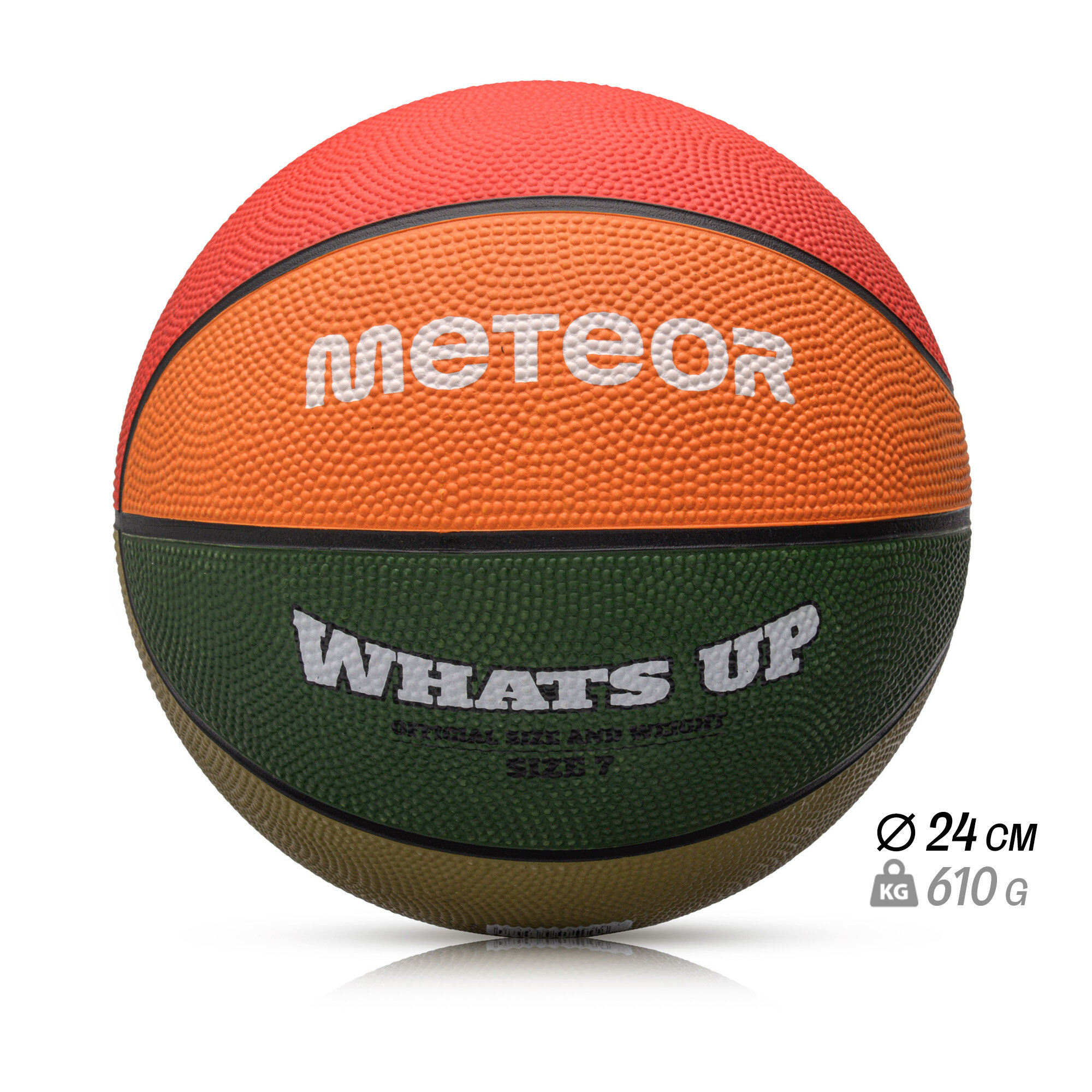 Piłka do koszykówki z widocznymi napisami \'METEOR\' i \'WHAT\'S UP\', w kolorach pomarańczowym i zielonym. Obok piłki znajdują się oznaczenia: średnica 24 cm i waga 610 g.