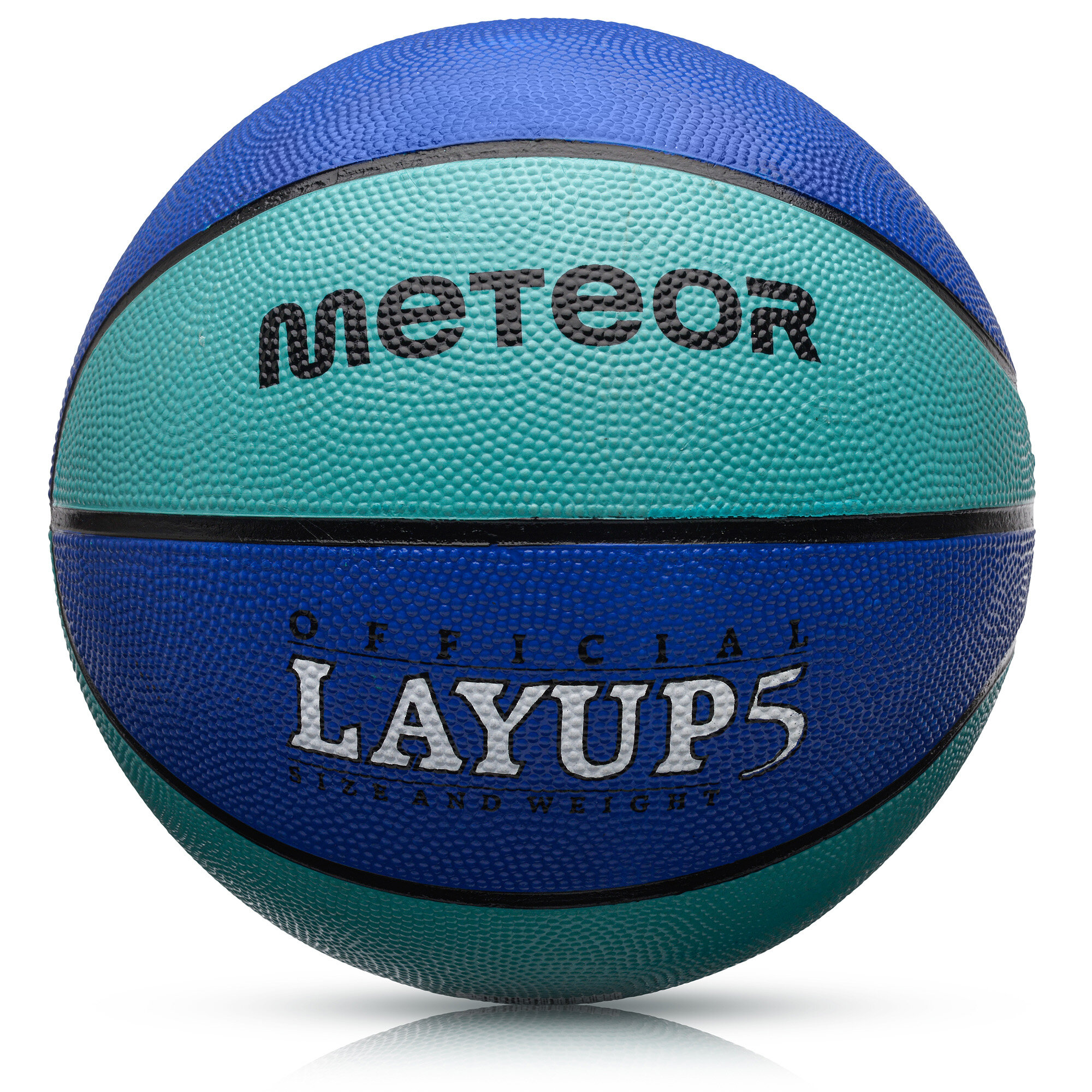 Piłka do koszykówki w kolorach niebieskim i zielonym z widocznym napisem \'METEOR\' oraz \'OFFICIAL LAYUP5 SIZE AND WEIGHT\'.