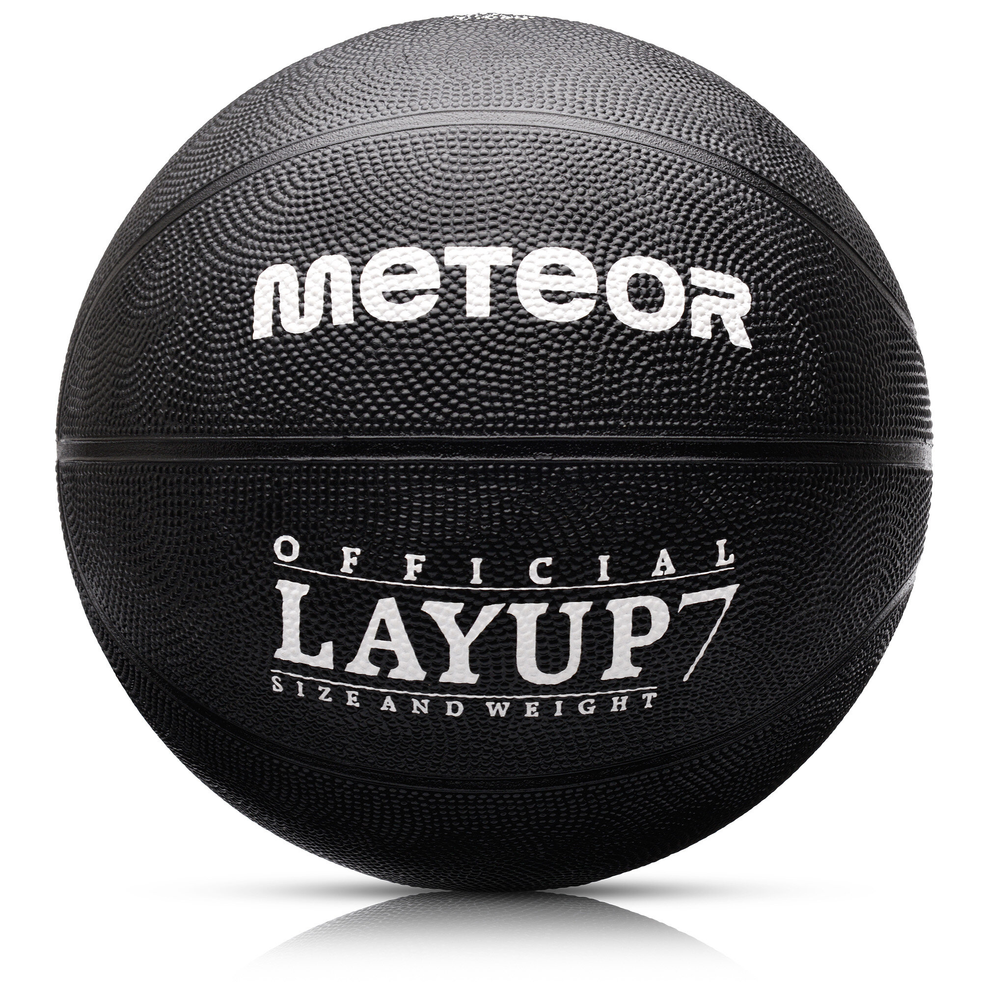 Czarna piłka do koszykówki z białymi napisami \'METEOR\' oraz \'OFFICIAL LAYUP 7 SIZE AND WEIGHT\'.