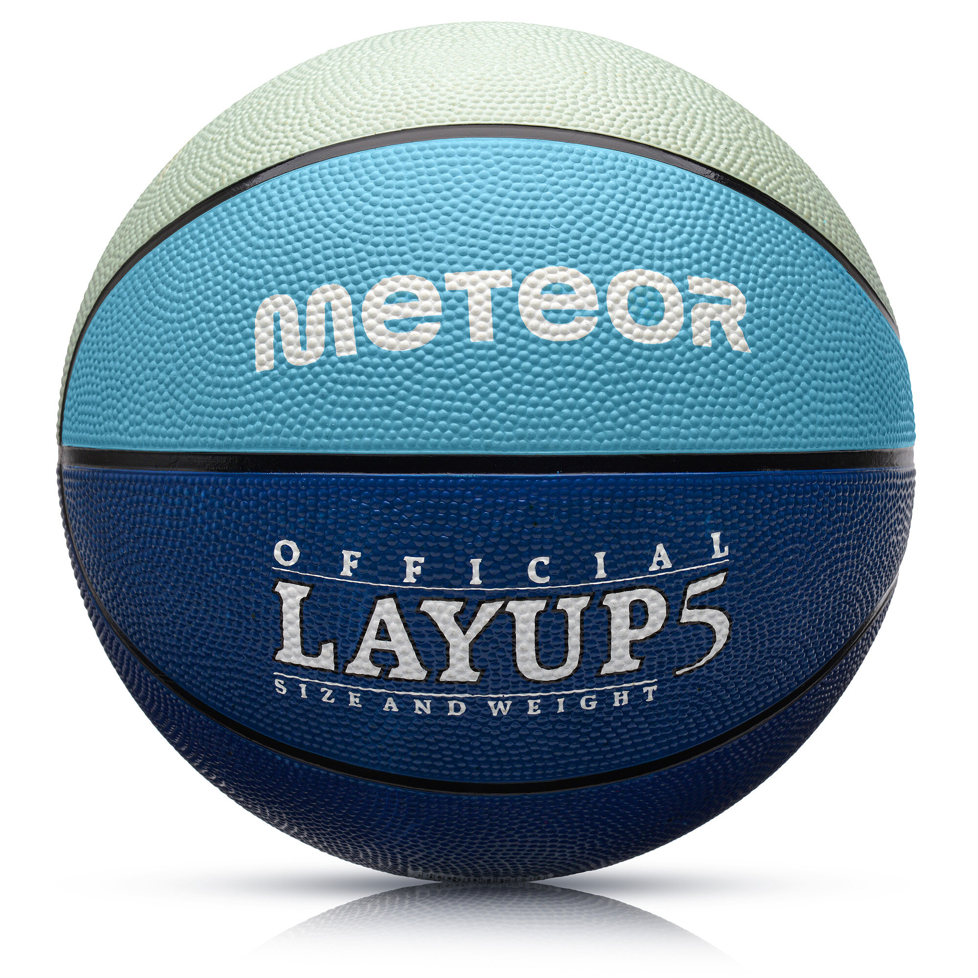 Piłka do koszykówki z widocznymi napisami \'METEOR\' oraz \'OFFICIAL LAYUP 5 SIZE AND WEIGHT\'.