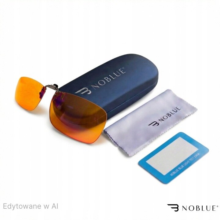 Na obrazie widoczne są nakładki na okulary z pomarańczowymi soczewkami, etui z napisem \'NOBLUE\', ściereczka z tym samym logo oraz karta testowa. W lewym dolnym rogu znajduje się napis \'Edytyowane w AI\'.