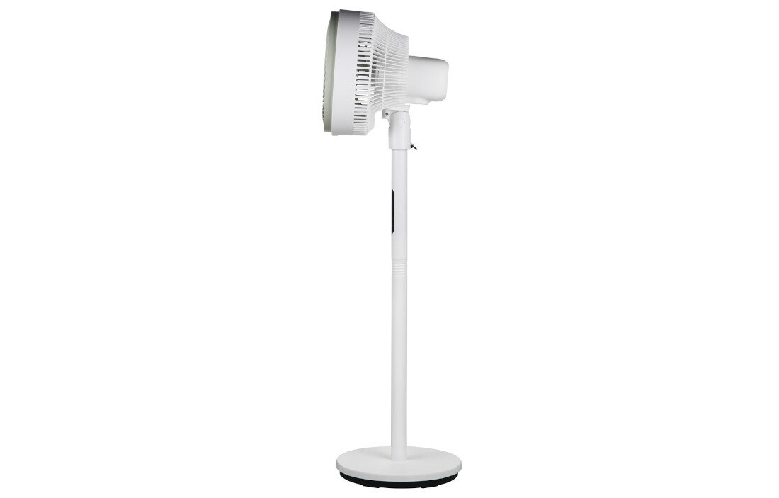 Czarna lampa podłogowa z trzema kulistymi kloszami umieszczonymi na pionowym stelażu. Lampa stoi na okrągłej podstawie.