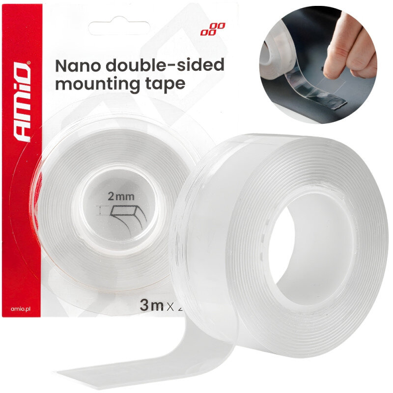 Na obrazie widoczna jest przezroczysta taśma montażowa w rolce, z opakowaniem oznaczonym jako \'AMiO Nano double-sided mounting tape\'. Obok znajduje się zdjęcie przedstawiające osobę odklejającą taśmę.