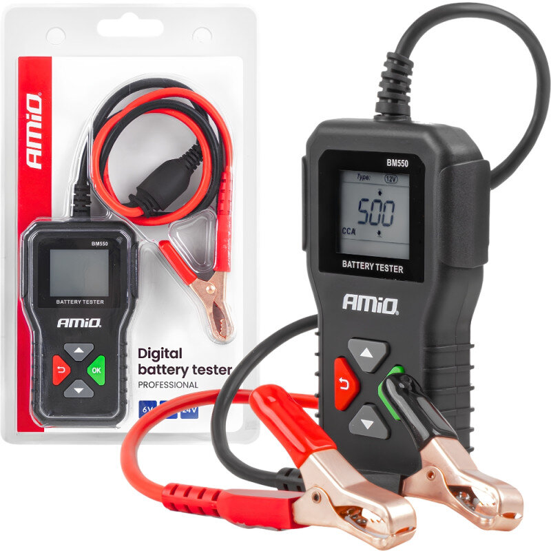 Na obrazie znajduje się cyfrowy tester baterii marki AMiO z wyświetlaczem i dwoma przewodami zakończonymi klamrami. Opakowanie produktu zawiera napis \'Digital battery tester PROFESSIONAL 6V 12V 24V\'.