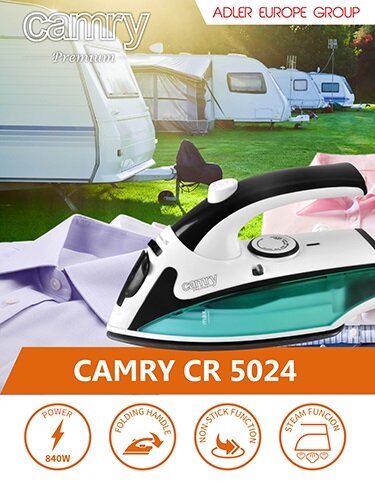 Obraz przedstawia żelazko z napisem \'CAMRY CR 5024\' na tle przyczep kempingowych. Widoczne są również napisy: \'camry Premium\', \'ADLER EUROPE GROUP\', oraz ikony z opisami \'POWER 840W\', \'FOLDING HANDLE\', \'NON-STICK FUNCTION\', \'STEAM FUNCTION\'.