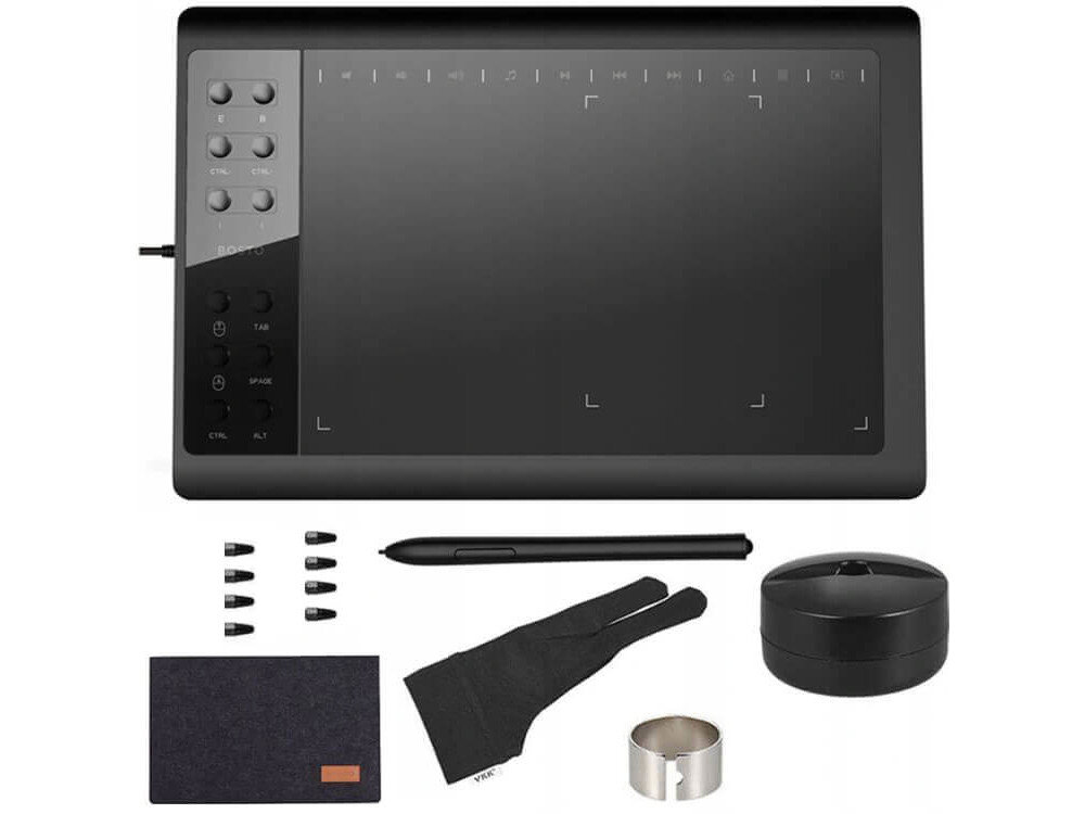 Na obrazie widoczny jest czarny tablet graficzny z kilkoma przyciskami po lewej stronie oraz zestaw akcesoriów, w tym pióro, wymienne końcówki, rękawica, podstawka na pióro i materiałowa podkładka. Na tablecie znajduje się napis \'BOSTO\'.