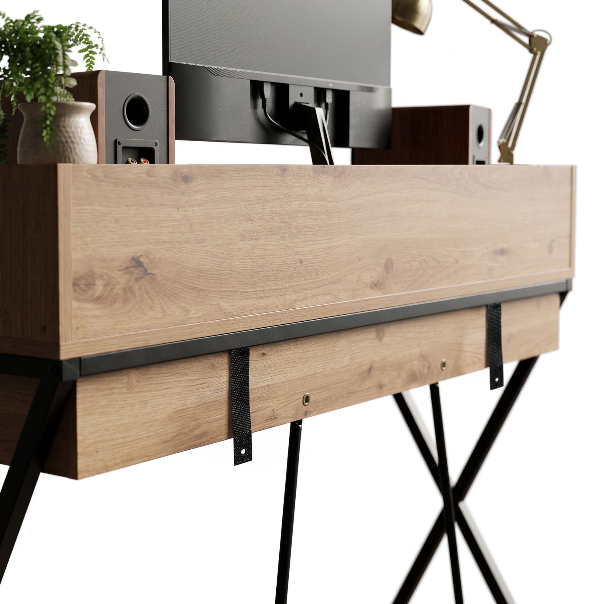 Biurko o industrialnym designie z blatem w kolorze dębu i czarnymi nogami. Na blacie znajduje się monitor, głośniki i lampa biurkowa.