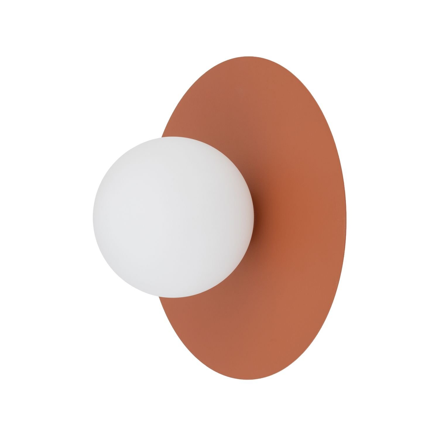 Lampa ścienna z białą kulistą żarówką zamontowaną na owalnej, brązowej podstawie.