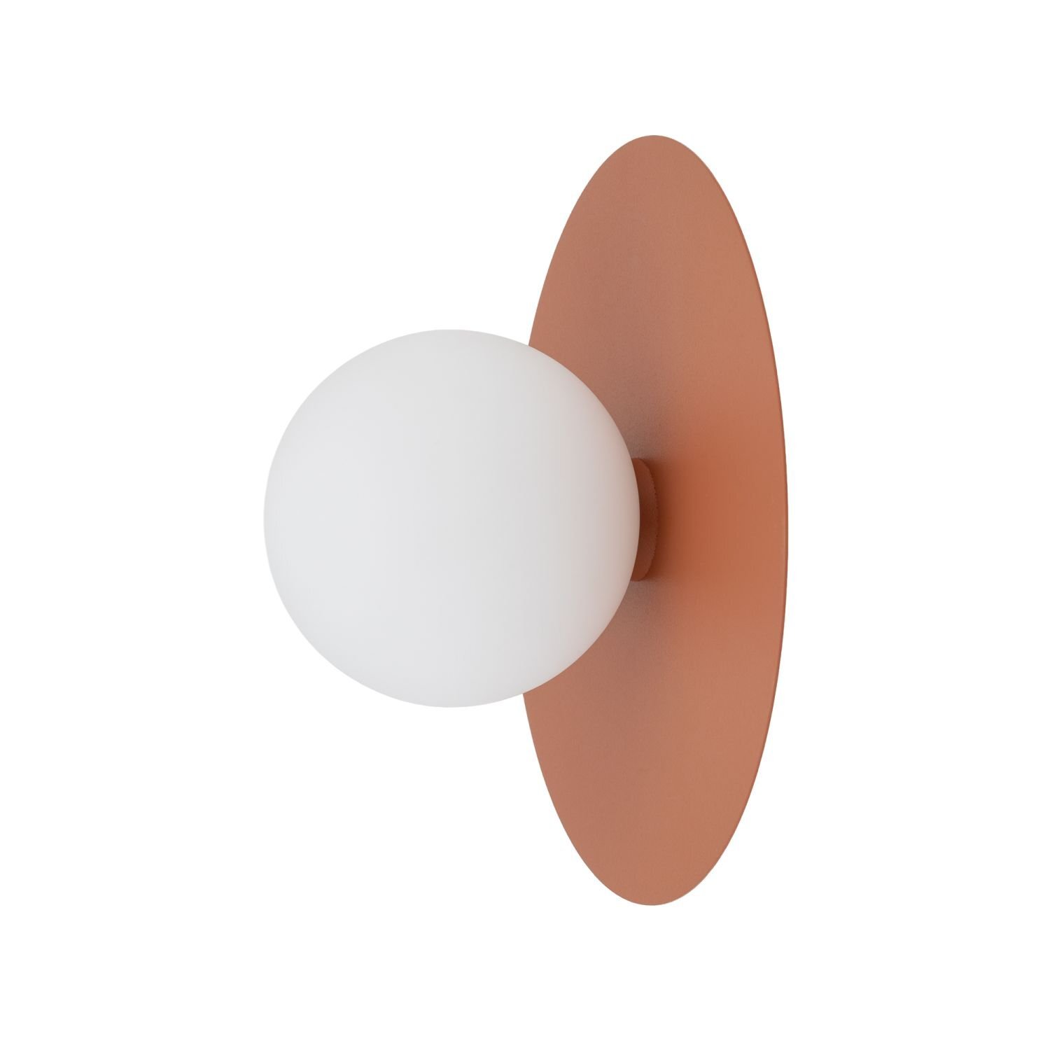 Lampa ścienna z okrągłym, białym kloszem zamontowanym na owalnej, brązowej podstawie.