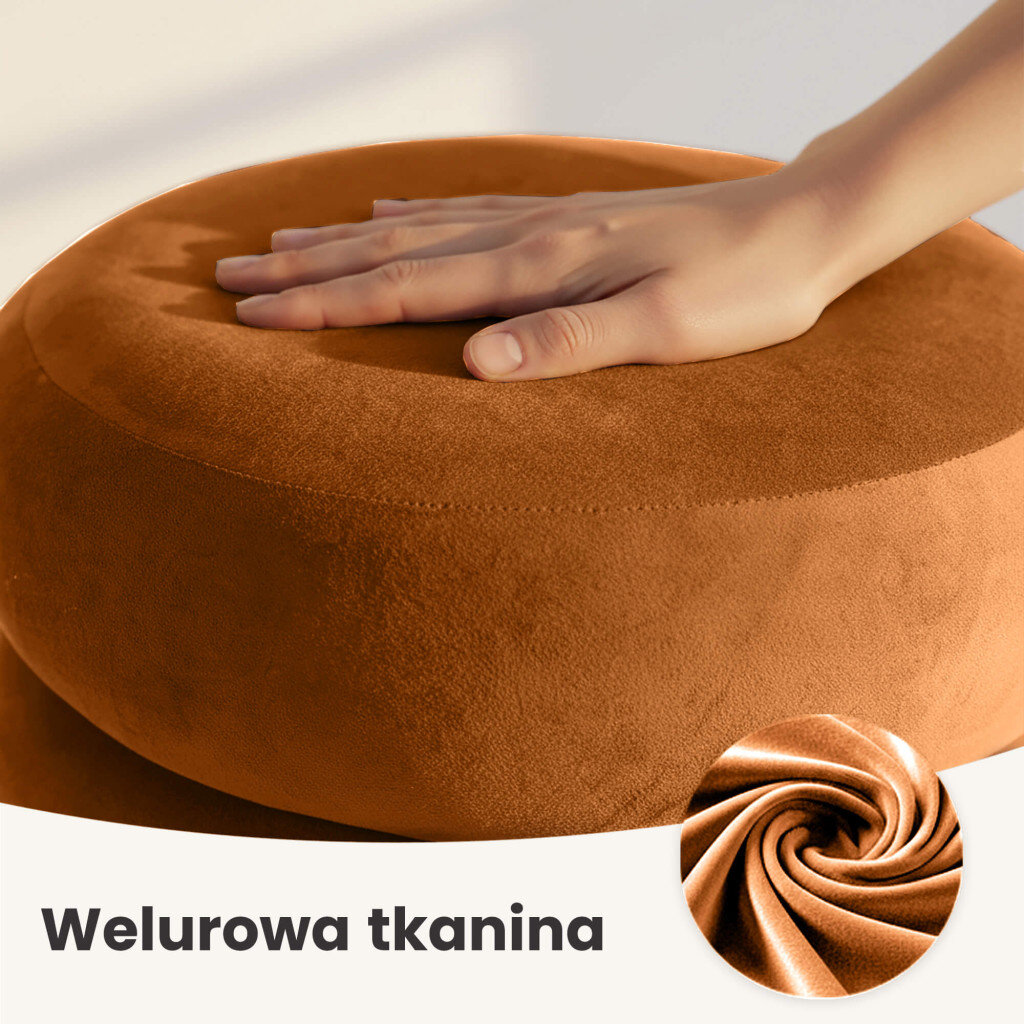 Na obrazie widoczna jest dłoń dotykająca welurową powierzchnię miedzianej pufy. W dolnej części obrazu znajduje się napis \'Welurowa tkanina\'.