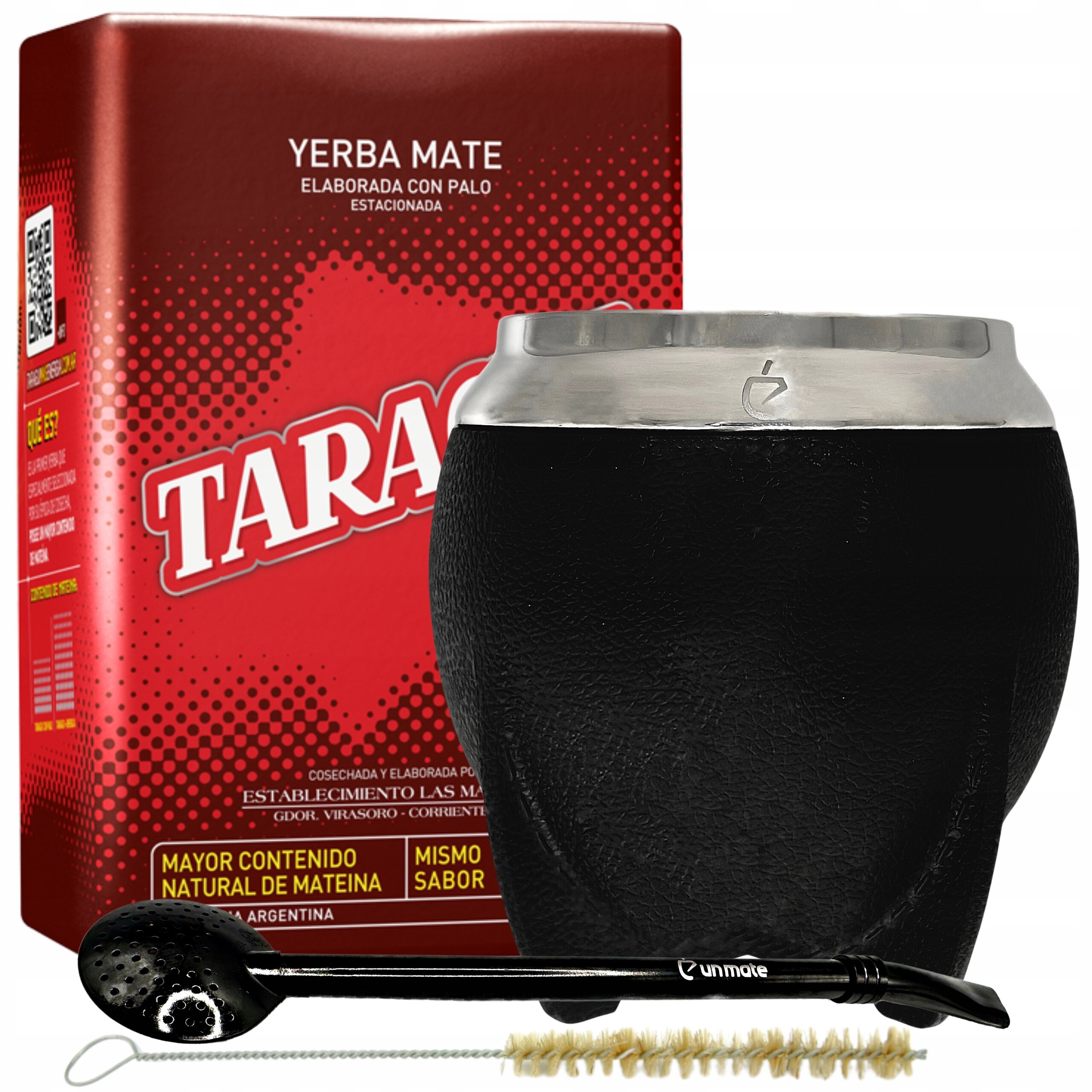 Na obrazie znajduje się czerwone opakowanie yerba mate z napisem \'TARAGUI\', obok czarna tykwa z metalowym obrzeżem oraz bombilla z logo \'unmate\'.