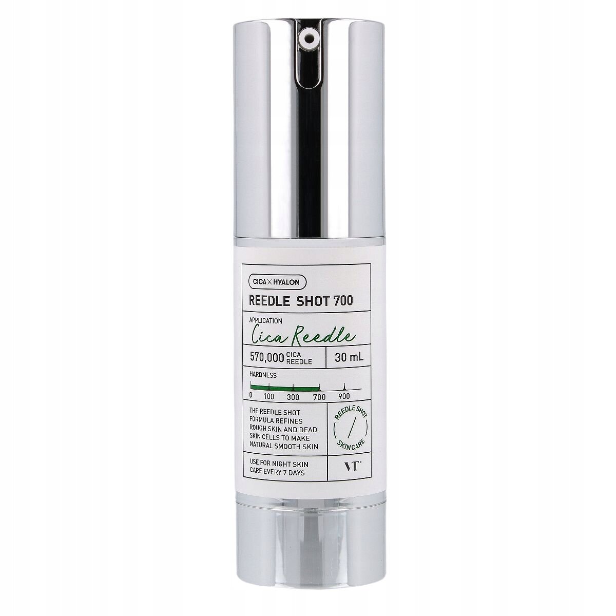 Biały pojemnik z metalicznym dozownikiem, na którym widnieje napis: \'CICA X HYALON REEDLE SHOT 700 APPLICATION Cica Reedle 570,000 CICA REEDLE 30 mL\'. Na dole znajduje się logo \'VT\'.