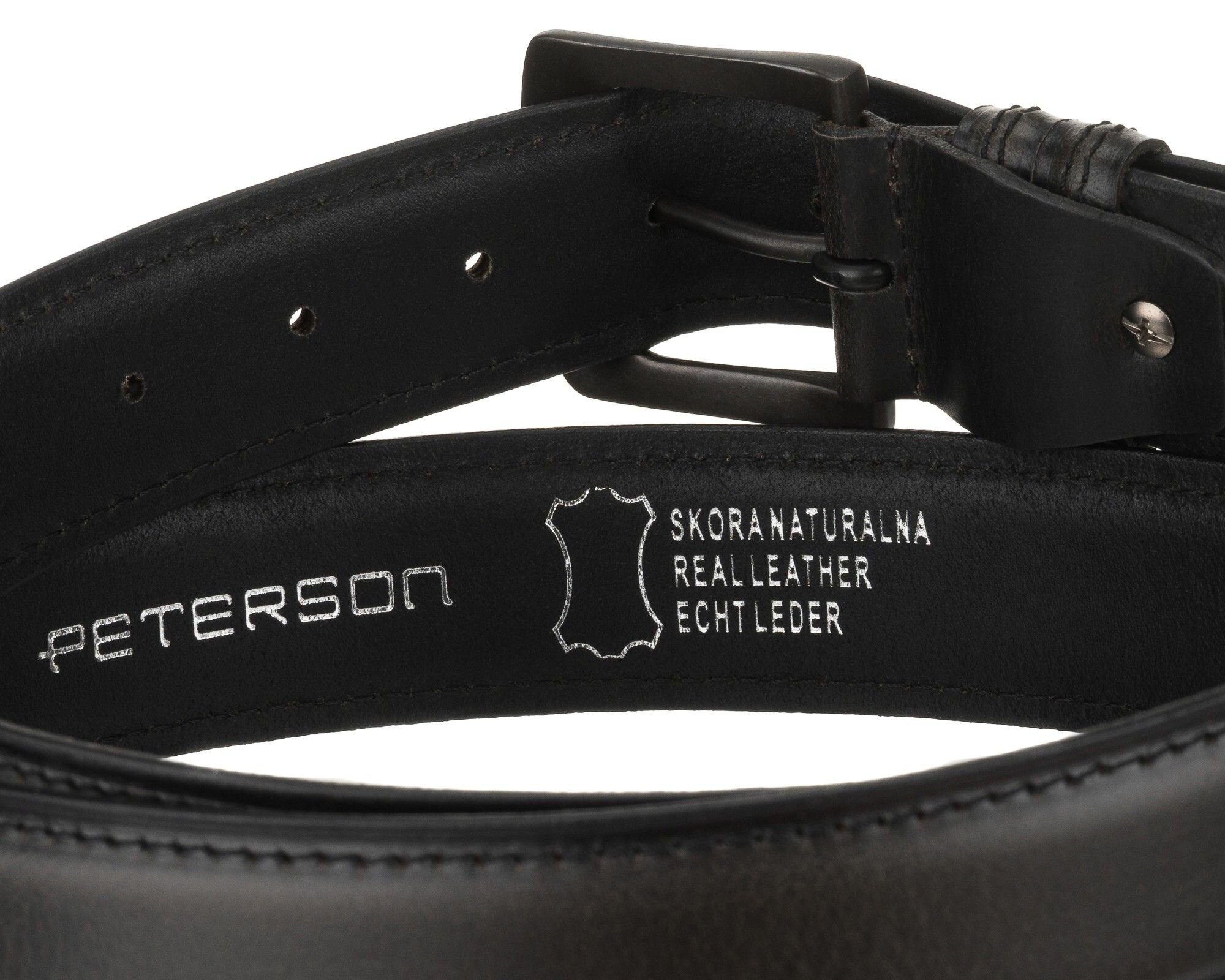 Czarny pasek skórzany z klasyczną klamrą, z widocznym napisem \'PETERSON\' oraz oznaczeniem \'SKÓRA NATURALNA REAL LEATHER ECHT LEDER\'.