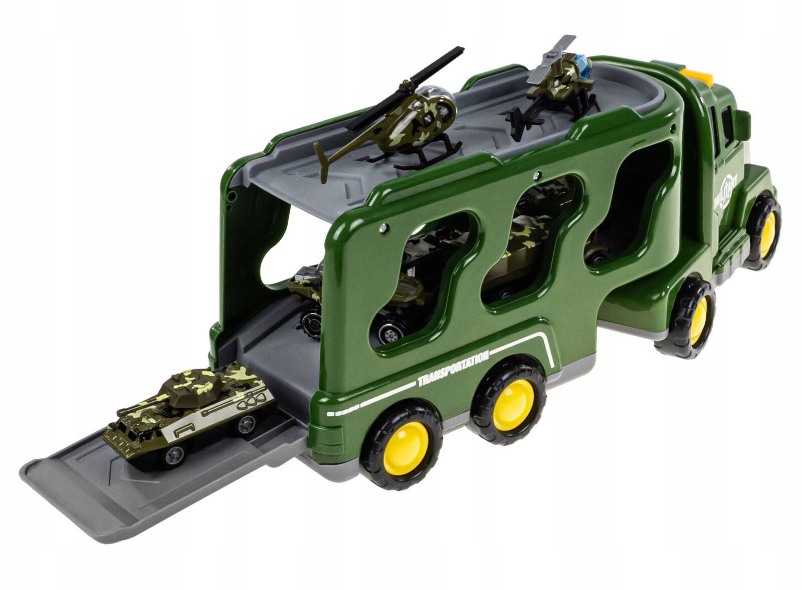 Zielony transporter wojskowy z zestawem militarnym, w tym helikopterami i pojazdami opancerzonymi. Na boku transportera widoczny jest napis \'TRANSPORTATION\'.