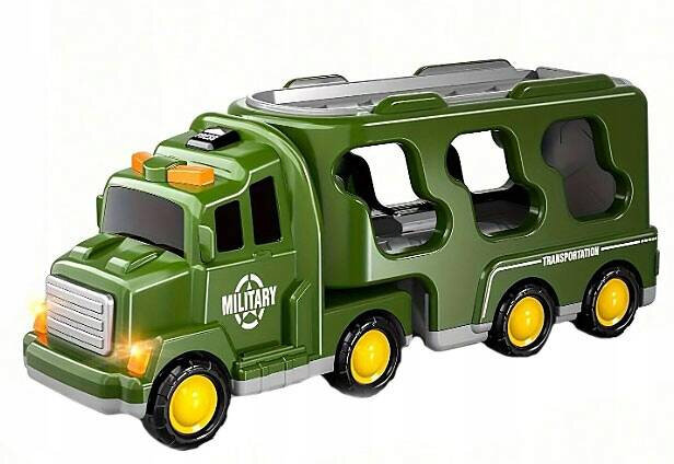 Zielony plastikowy transporter wojskowy z sześcioma kołami i napisem \'MILITARY\' oraz \'TRANSPORTATION\' na boku. Pojazd ma otwarte przestrzenie na boku i pomarańczowe światła na dachu.