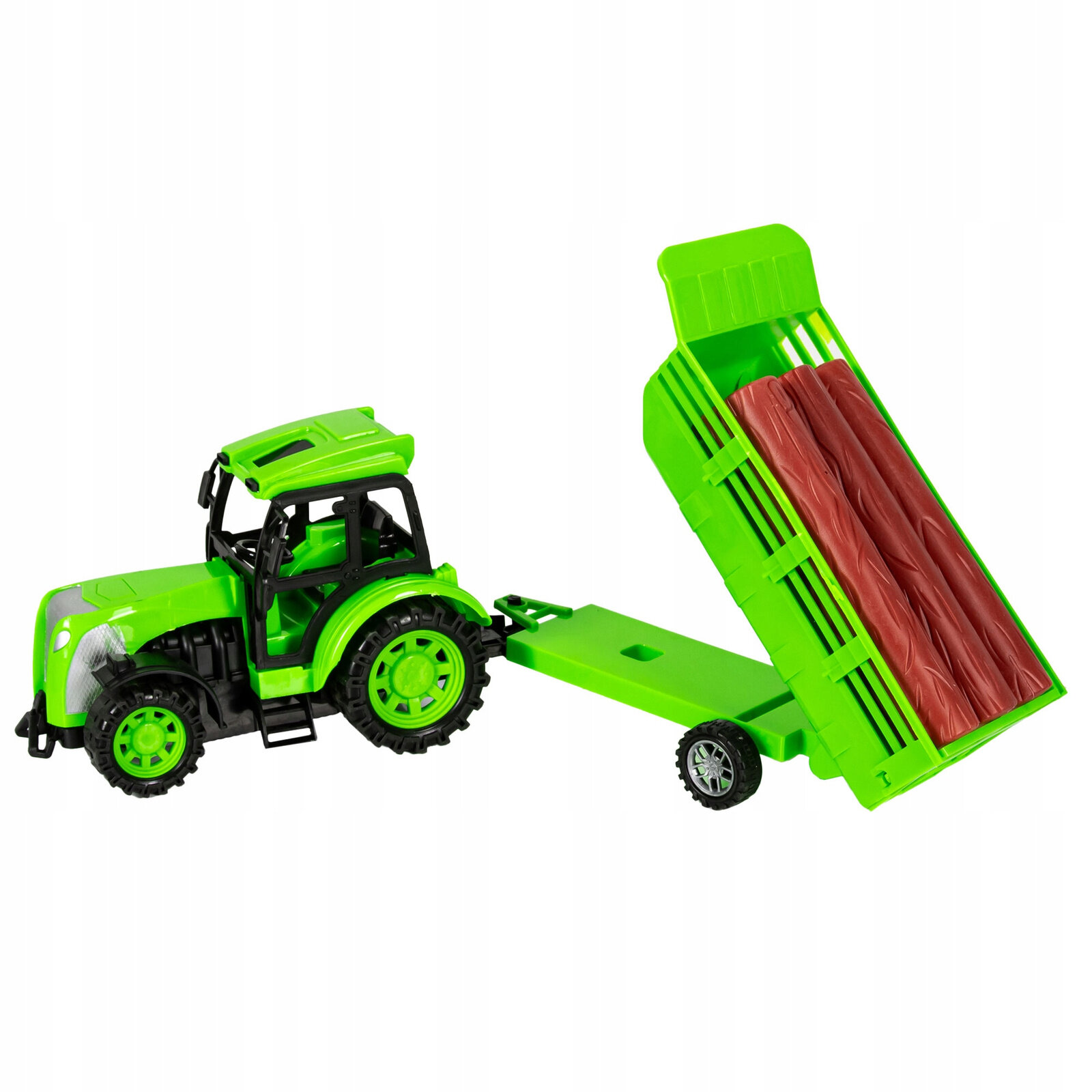 Zielony zdalnie sterowany traktor z przyczepą, na której znajdują się brązowe elementy przypominające drewno. Traktor ma czarne i zielone koła oraz czarną kabinę.