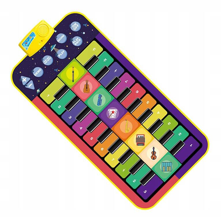 Kolorowa mata muzyczna w kształcie pianina z numerowanymi klawiszami i ikonami instrumentów. Na górze znajdują się przyciski z napisami: \'DEMO\', \'PLAY\', \'ONE KEY ONE NOTE\', \'RECORD\', \'PLAY BACK\'.