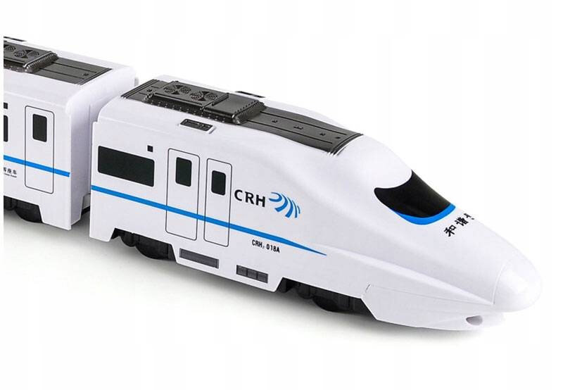 Biały model pociągu z niebieskimi detalami i napisem \'CRH\' oraz \'CRH-018A\' na boku. Pociąg ma aerodynamiczny kształt z czarnymi oknami i drzwiami.