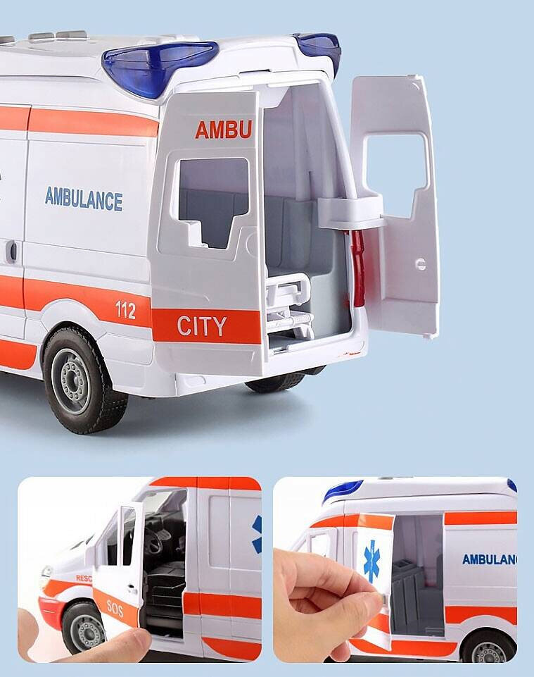 Zabawka przedstawia białą karetkę z pomarańczowymi pasami i napisami \'AMBULANCE\', \'AMBU\', \'CITY\', \'112\', \'SOS\'. Karetka ma otwierane drzwi i widoczne wnętrze z noszami.