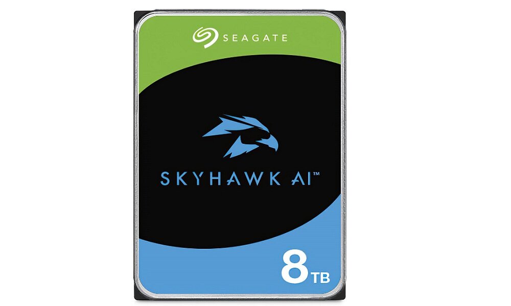 Obraz przedstawia dysk twardy z logo SEAGATE na zielonym tle. Na czarnym tle widoczny jest napis \'SKYHAWK AI\' oraz symbol ptaka, a poniżej liczba \'8 TB\'.
