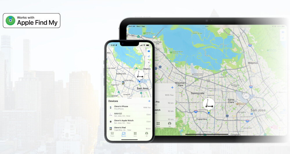 Obraz przedstawia ekran smartfona i tabletu z aplikacją mapową pokazującą lokalizację urządzeń. W lewym górnym rogu widnieje logo \'Works with Apple Find My\'.